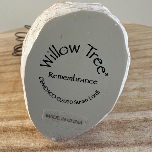 Willow Tree's 'Remembrance - Picture 6 of 6